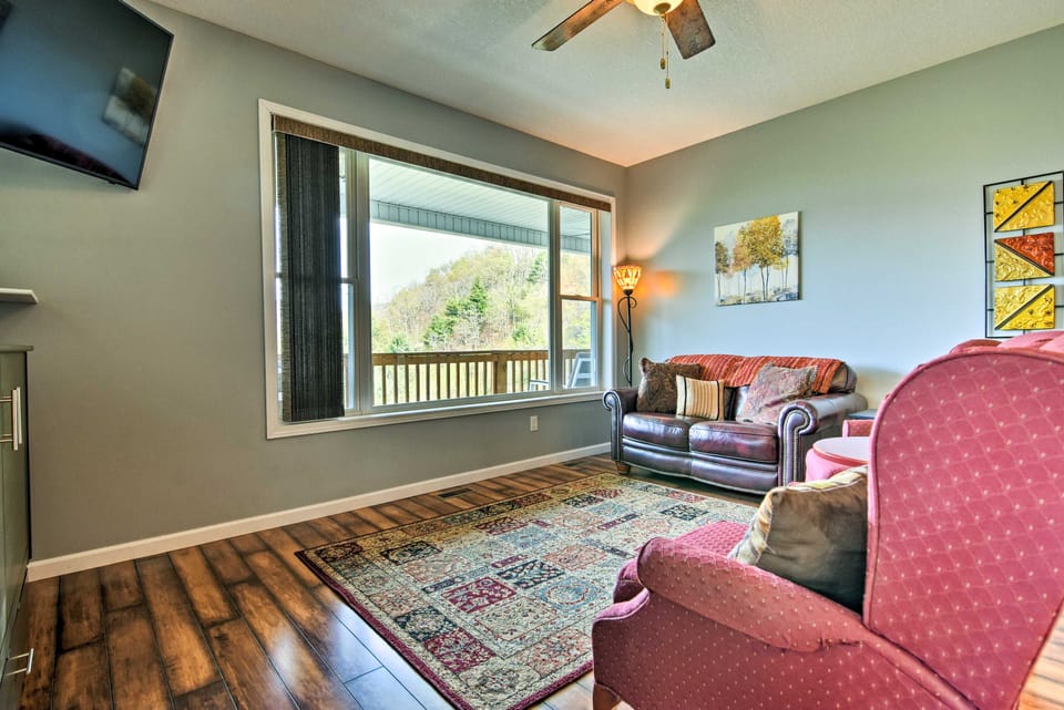 Blue Ridge Mountain Rental w/ Hot Tub & Gas Grill! House in Buncombe County