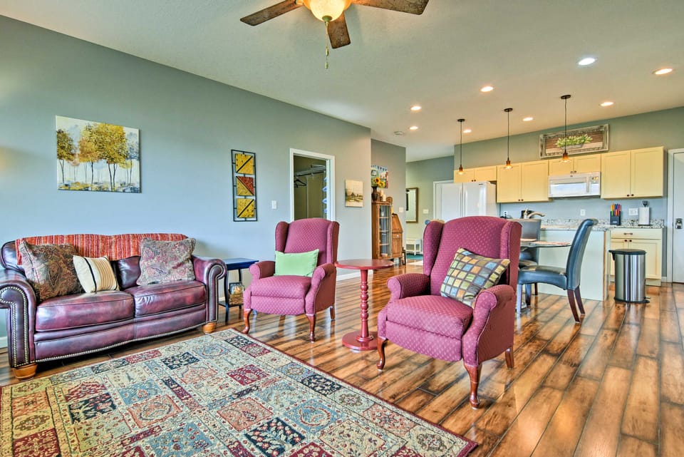 Blue Ridge Mountain Rental w/ Hot Tub & Gas Grill! House in Buncombe County