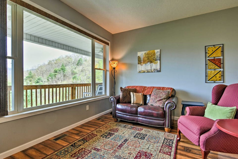 Blue Ridge Mountain Rental w/ Hot Tub & Gas Grill! House in Buncombe County