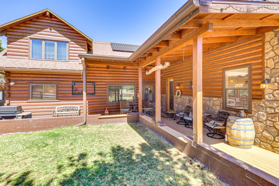 Hot Tub + Game Room! 30-Acre Vernon Retreat House in Arizona