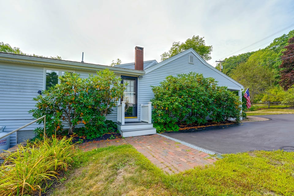 Peaceful Waterfront Apt w/ Deck, 22 Mi to Portland Apartment in Yarmouth