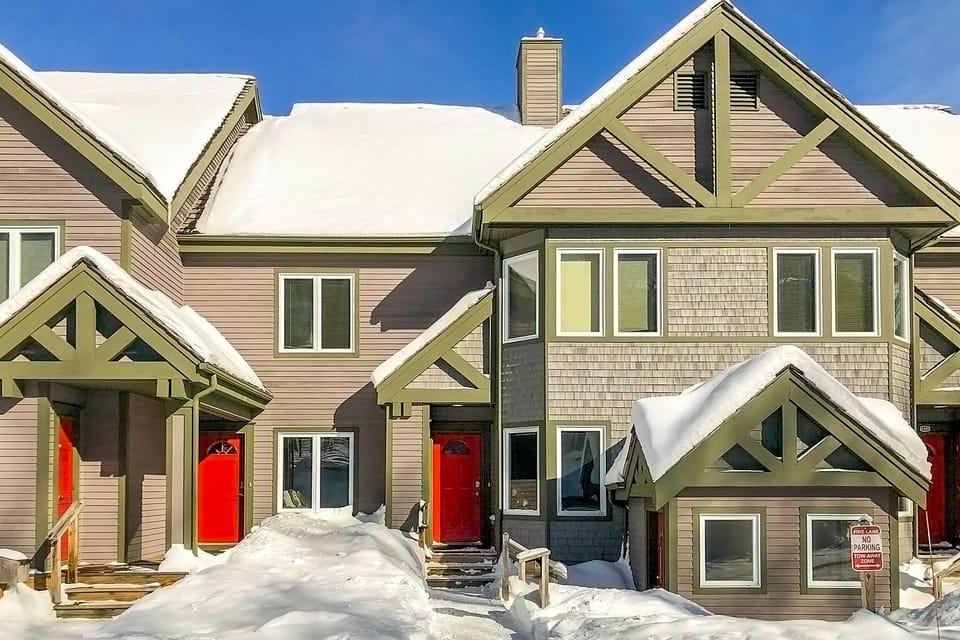 Inviting Ski-in/Ski-out Condo at Jay Peak Resort! Apartment in Jay