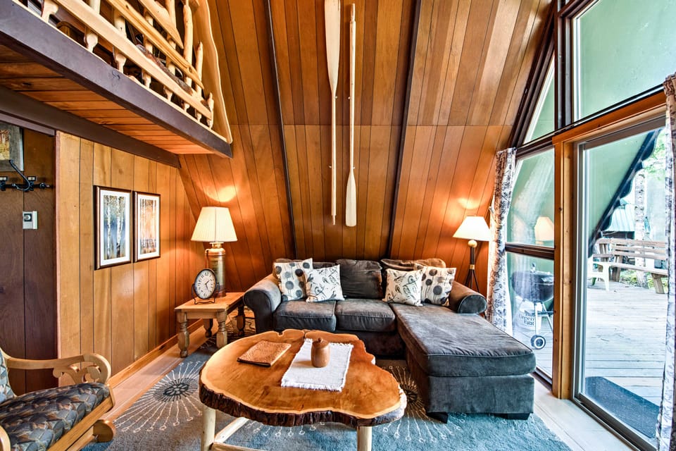 Serene Washington Escape w/ Deck & Mountain Views! House in Washington