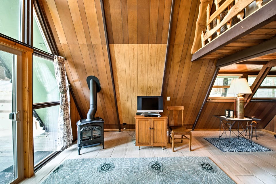 Serene Washington Escape w/ Deck & Mountain Views! House in Washington