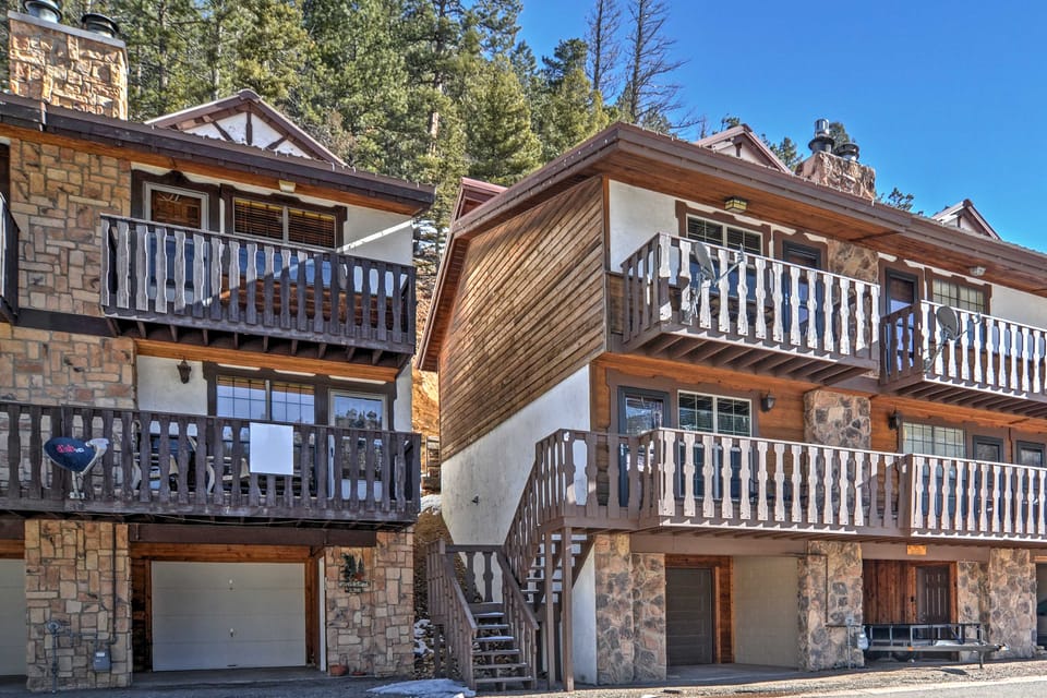 1 Block to Main St! Red River Home w/ 2 Balconies Apartment in Red River