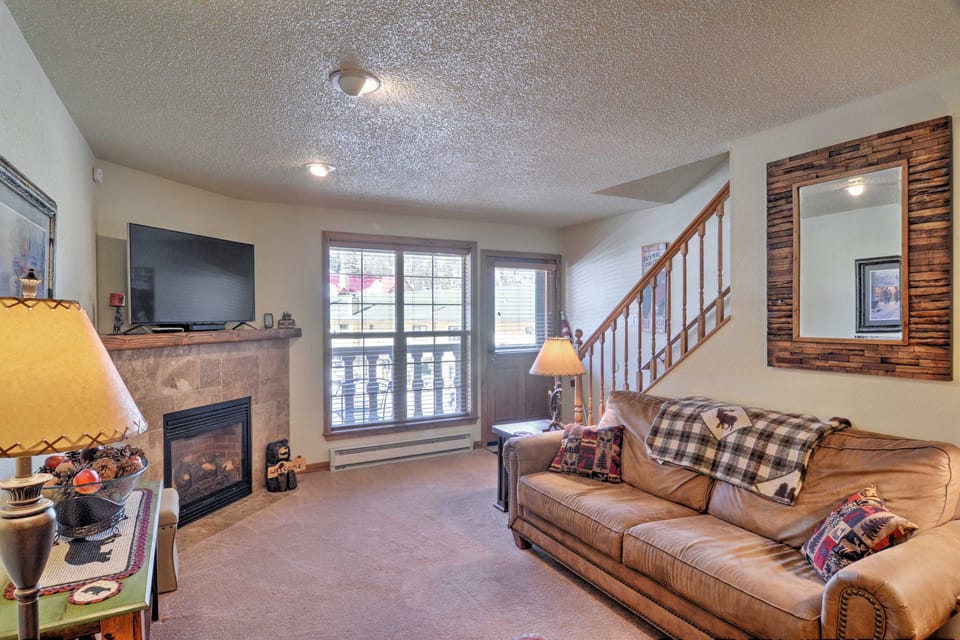 1 Block to Main St! Red River Home w/ 2 Balconies Apartment in Red River