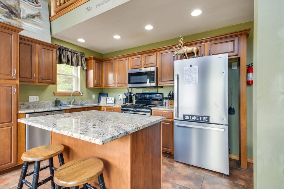 Hot Tub & Fire Pit! Lake-View Home in Blue Eye House in Oliver Township