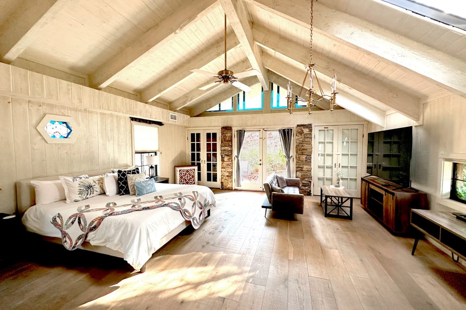 Stone Manor | Hot Tub Red Rock Views | Guest Suite House in Sedona