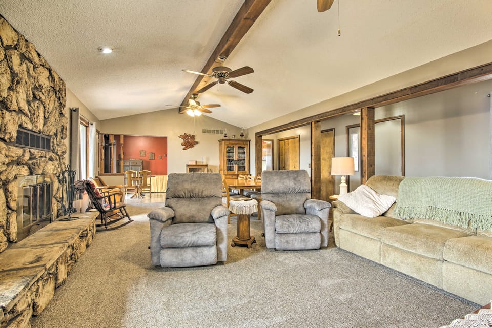 Milford Lake Vacation Rental: Walk to Beach! House in Kansas