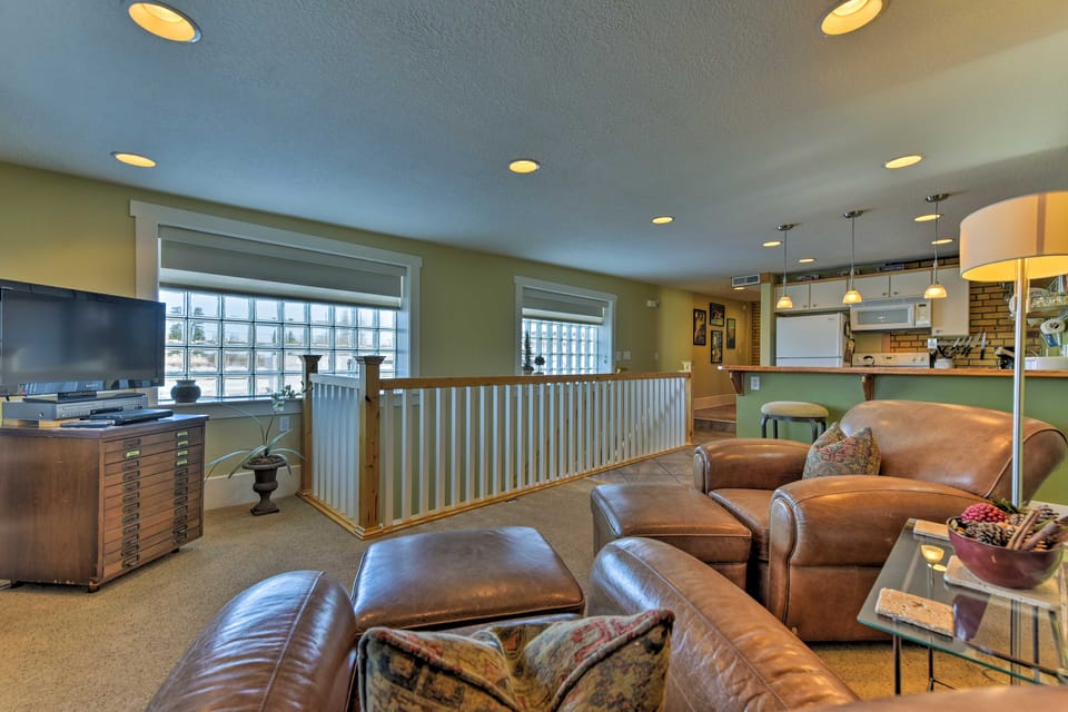 Walkable Downtown Logan Apartment w/ Rooftop Deck Apartment in Logan