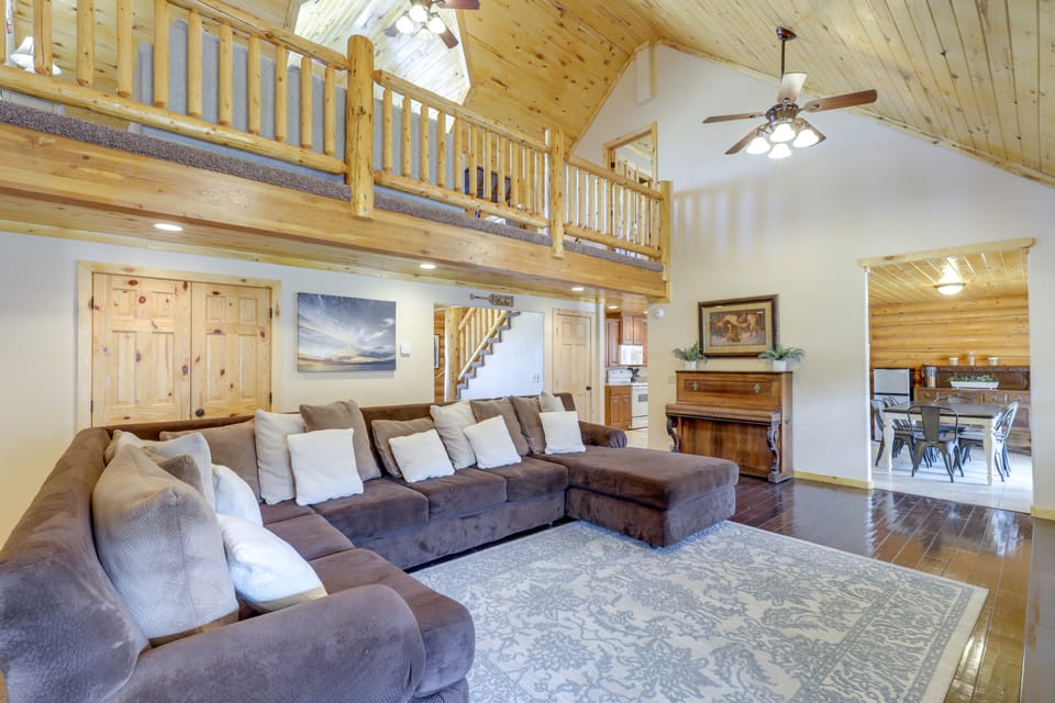 Large Sterling Cabin < 1 Mi to Palisade State Park House in Utah