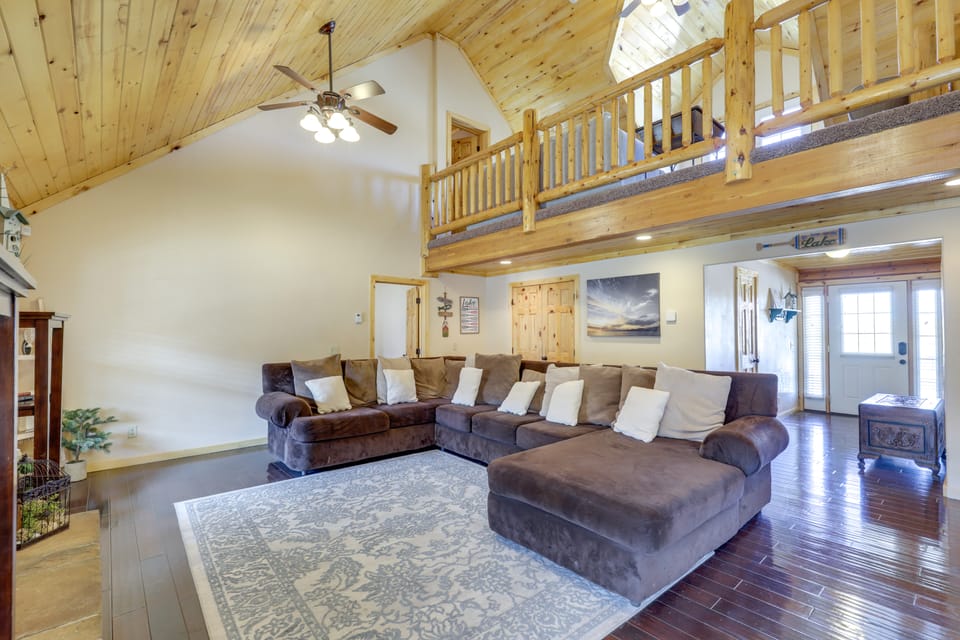 Large Sterling Cabin < 1 Mi to Palisade State Park House in Utah