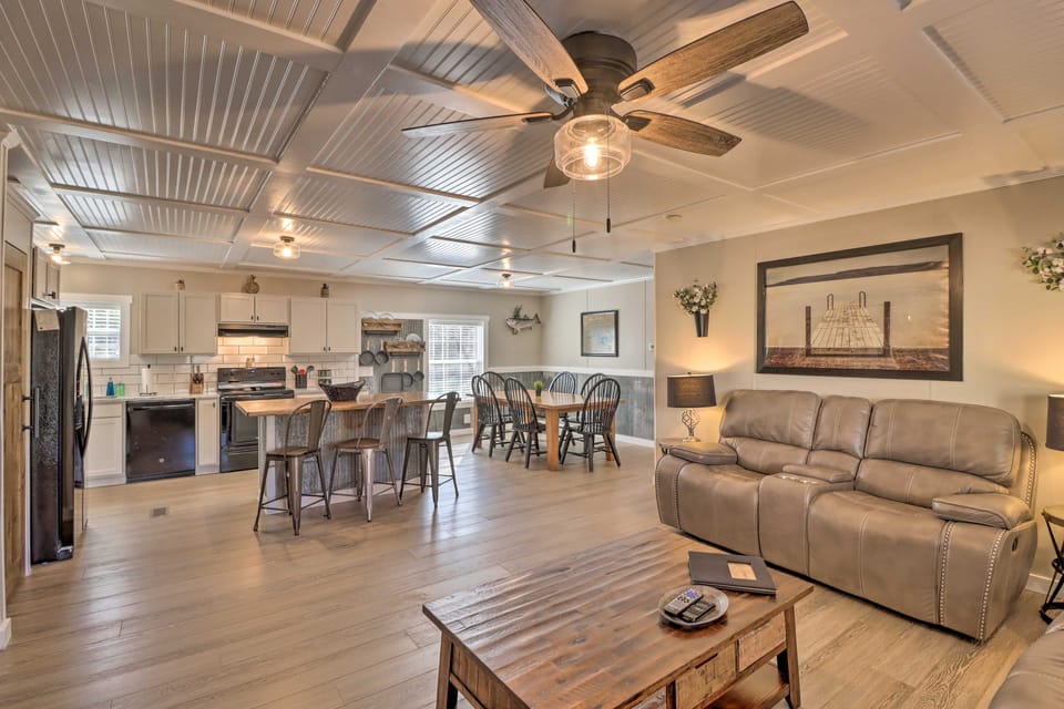 Lakefront Greers Ferry Cabin w/ Covered Boat Slip! House in Greers Ferry Lake