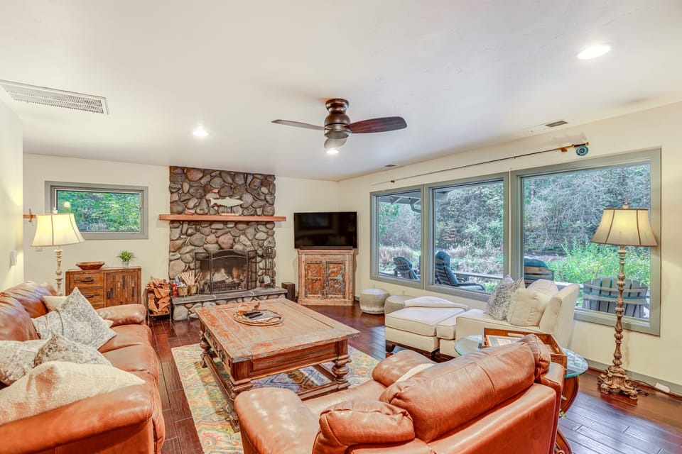 Fishing & Rafting: McKenzie River Cabin! House in McKenzie River