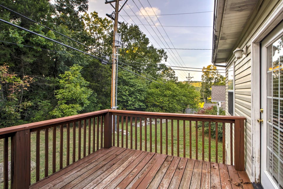 Walk to The Strip: Family-Friendly Branson Home House in Branson