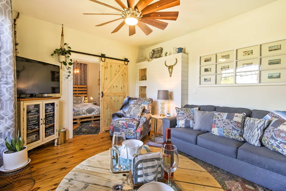 Walk to Dtwn Shops & Eats: Sturgeon Bay Retreat Apartment in Sturgeon Bay