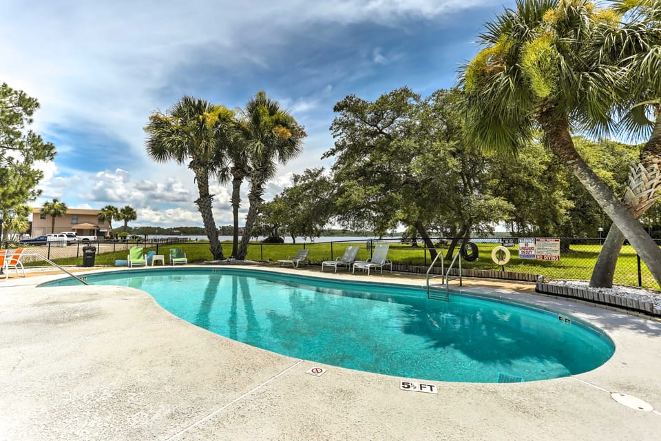 Cute PCB Condo by Lake Powell w/ Pool Access! Apartment in Sunnyside