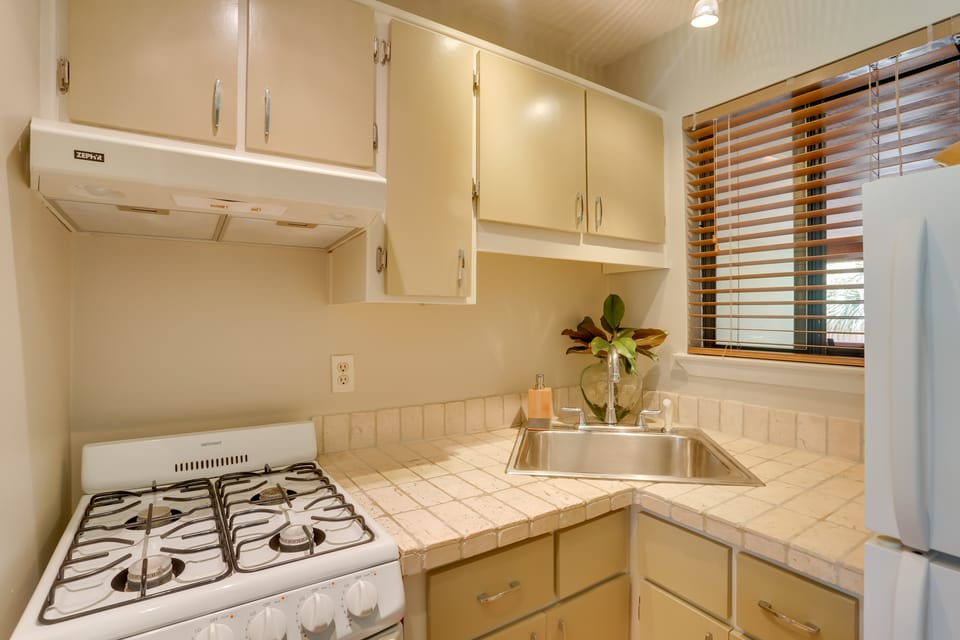 Cute PCB Condo by Lake Powell w/ Pool Access! Apartment in Sunnyside