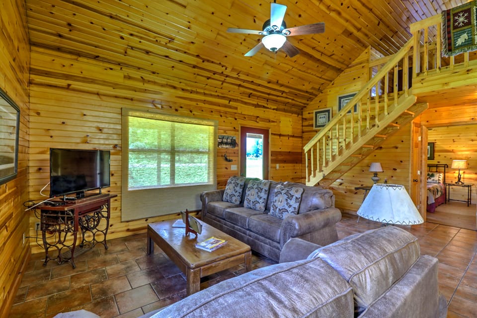 Dream Valley Mountain View Cabin w/ Covered Porch! House in Arkansas