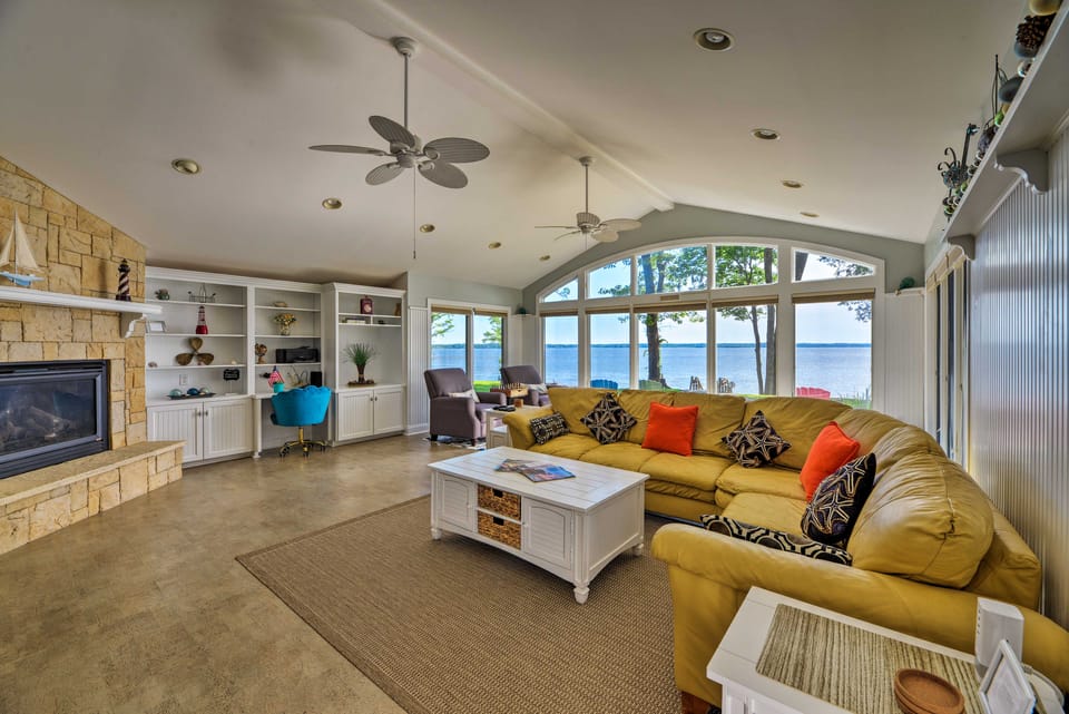 Bayfront Blounts Creek Home: Private Beach + Dock! House in North Carolina