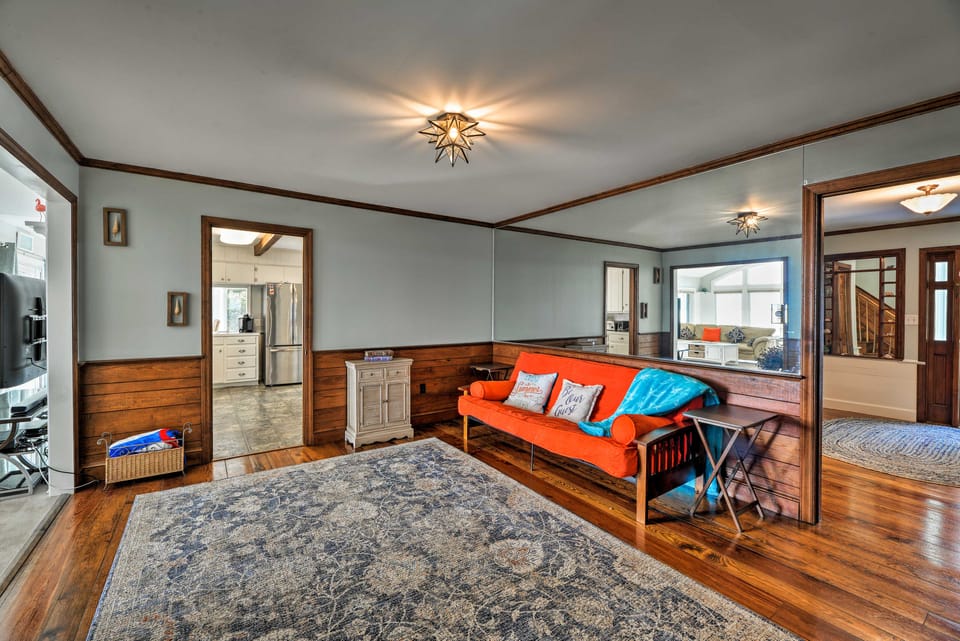 Bayfront Blounts Creek Home: Private Beach + Dock! House in North Carolina