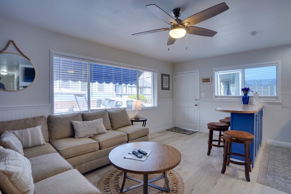 Catalina Island Duplex - Steps to Beach & Pier! House in Avalon