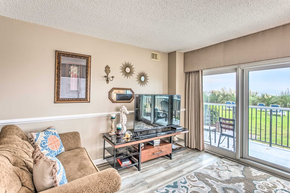 Pools, Patio & Stunning Views: Myrtle Beach Oasis Apartment in Myrtle Beach