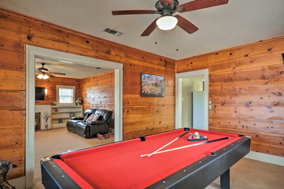 Inviting Lubbock Home > 1 Mi to Downtown House in Lubbock