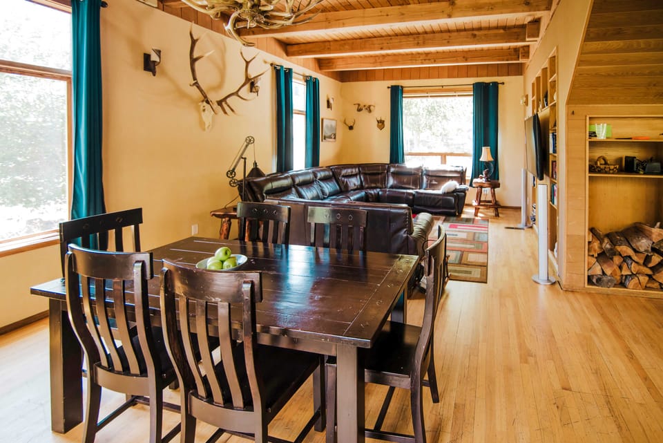 8-Acre ‘Big House Lodge’ in Cle Elum w/ Hot Tub House in Kittitas County