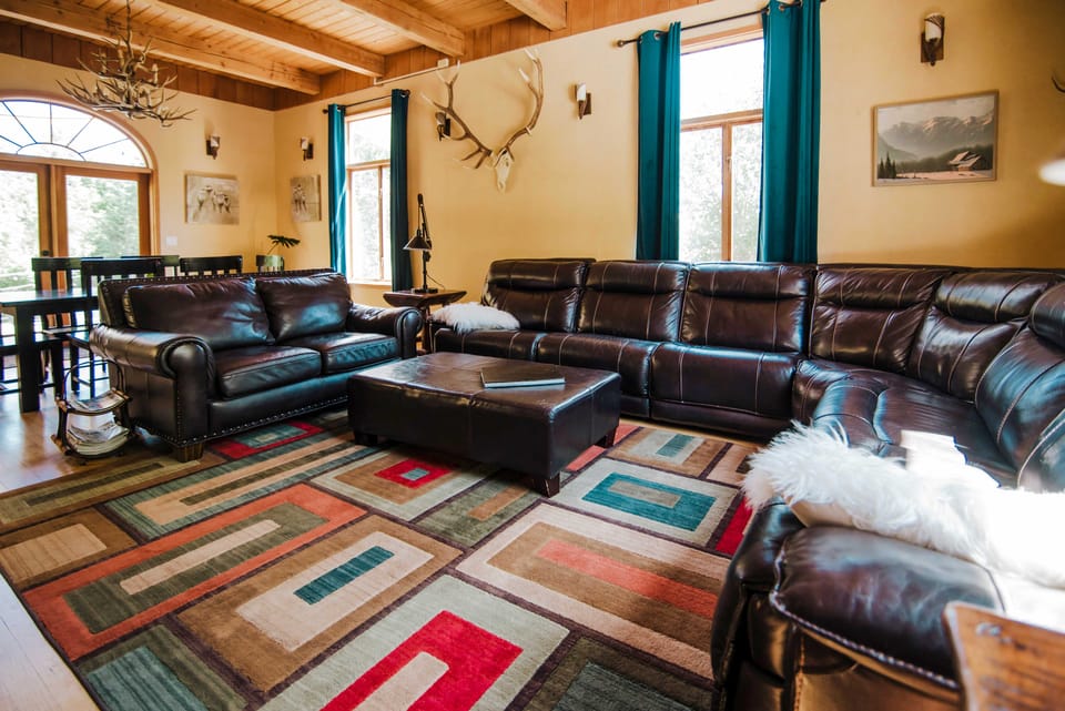 8-Acre ‘Big House Lodge’ in Cle Elum w/ Hot Tub House in Kittitas County