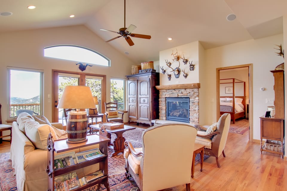 Lake & Mountain Views: Stunning Estes Park Home! House in Estes Park