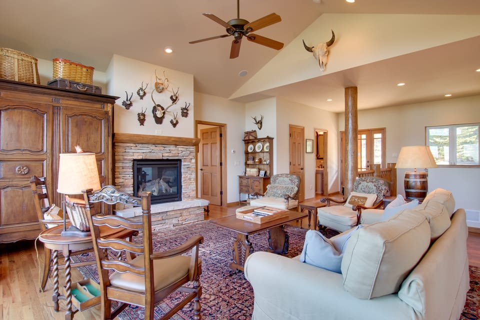Lake & Mountain Views: Stunning Estes Park Home! House in Estes Park