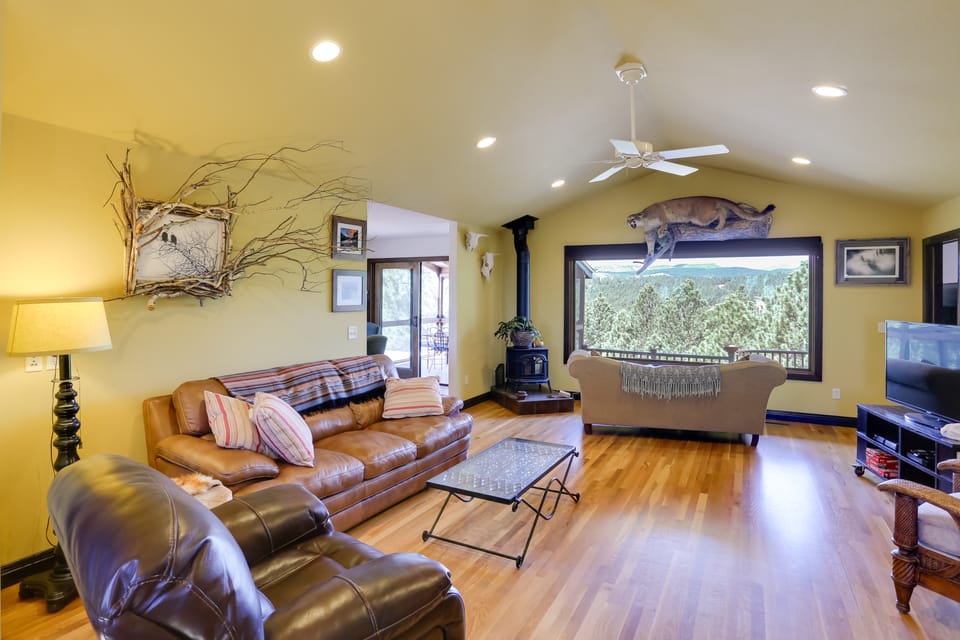 Hermosa Home w/ Black Hills View, Gas Grill & Deck House in East Custer