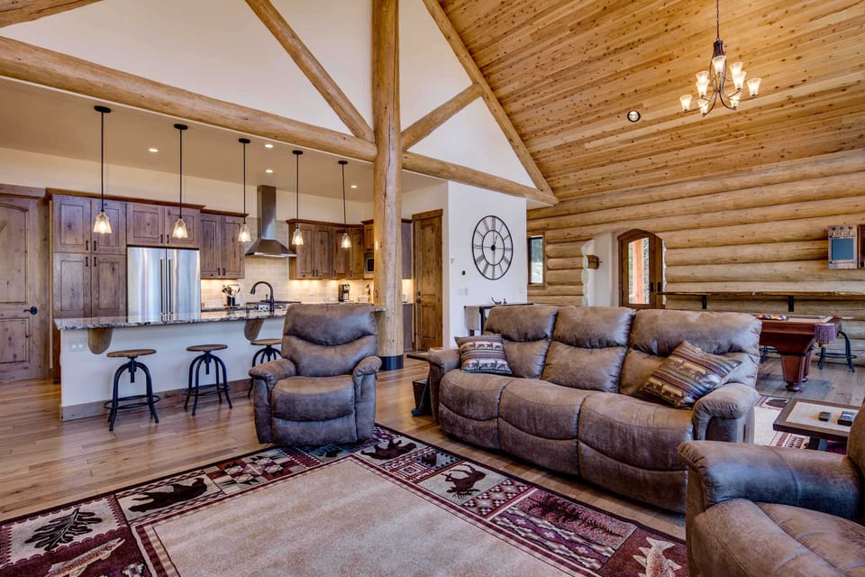 3 Mi to Slopes: Breck Cabin w/ Hot Tub & Views House in Summit County