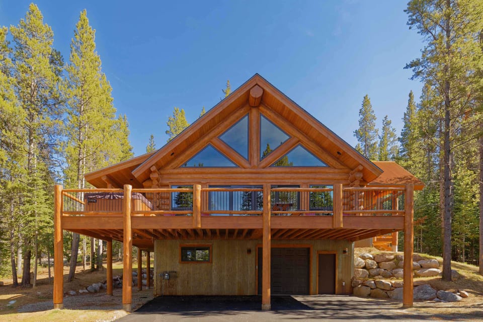 3 Mi to Slopes: Breck Cabin w/ Hot Tub & Views House in Summit County