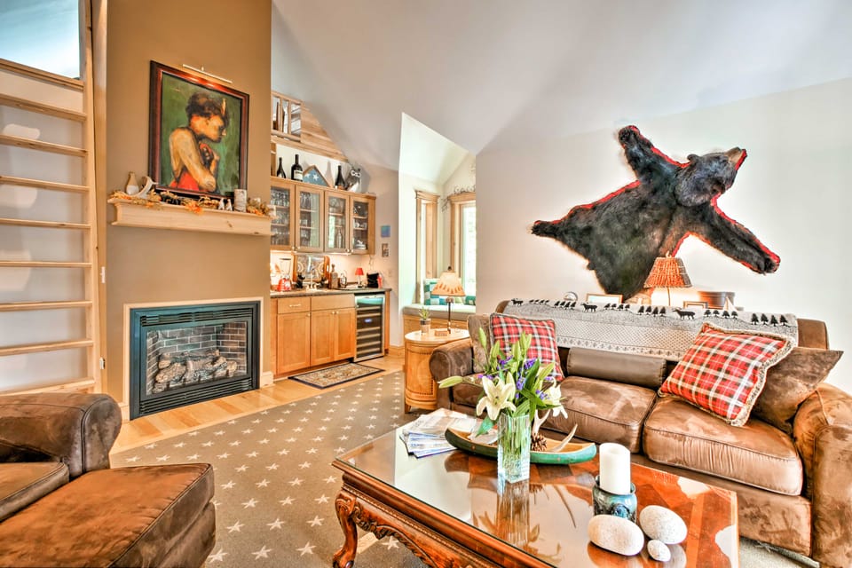 Waterfront Great Pond Cottage w/ Hot Tub & Deck! Cottage in Penobscot