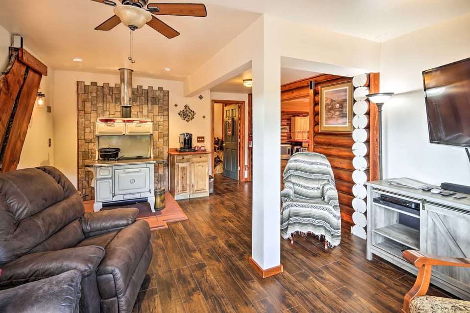 Lodge 88: Lakefront, Dock, Boats & Wildlife House in Alaska