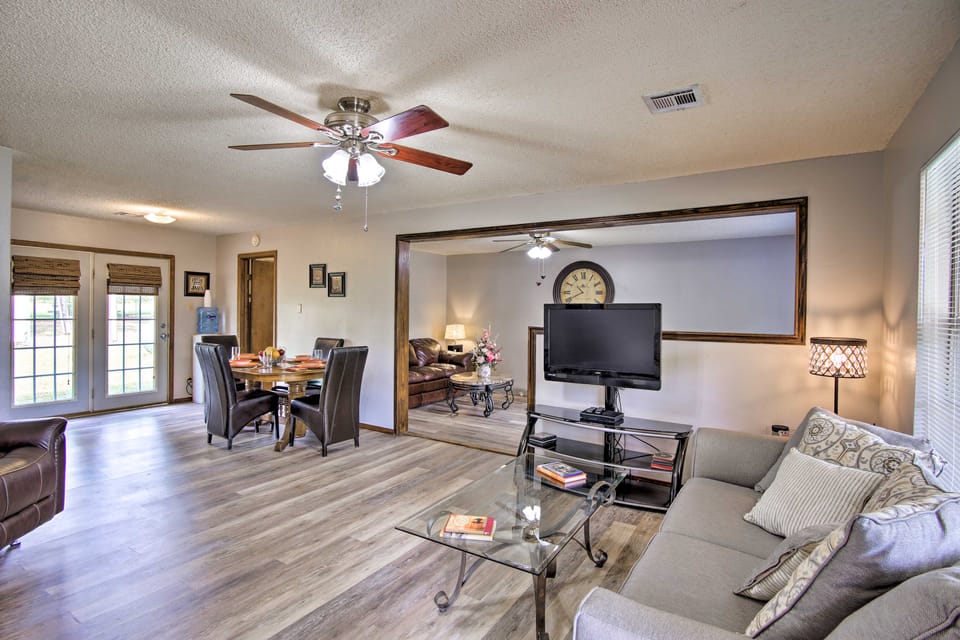 Quiet Clayton Home w/ Mountain Views 4 Mi to Lake! House in Oklahoma