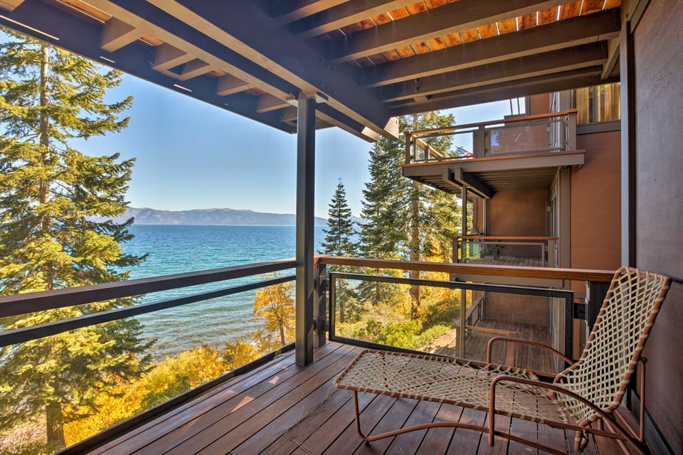 11 Mi to Palisades Tahoe: Lakefront Home w/ View! Apartment in Dollar Point
