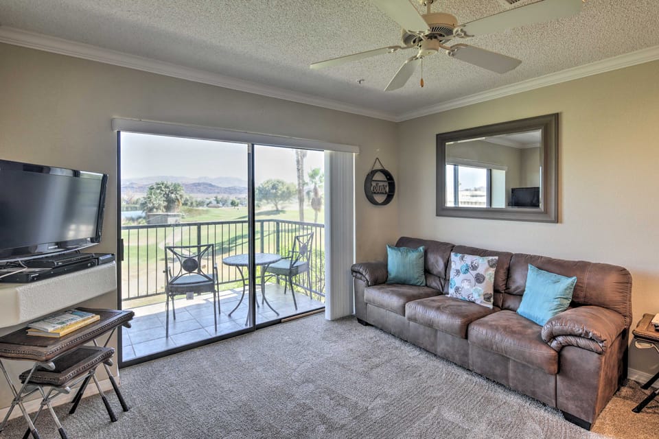 Lake Havasu Getaway w/ Golf Course & Lake Views! Apartment in Lake Havasu City