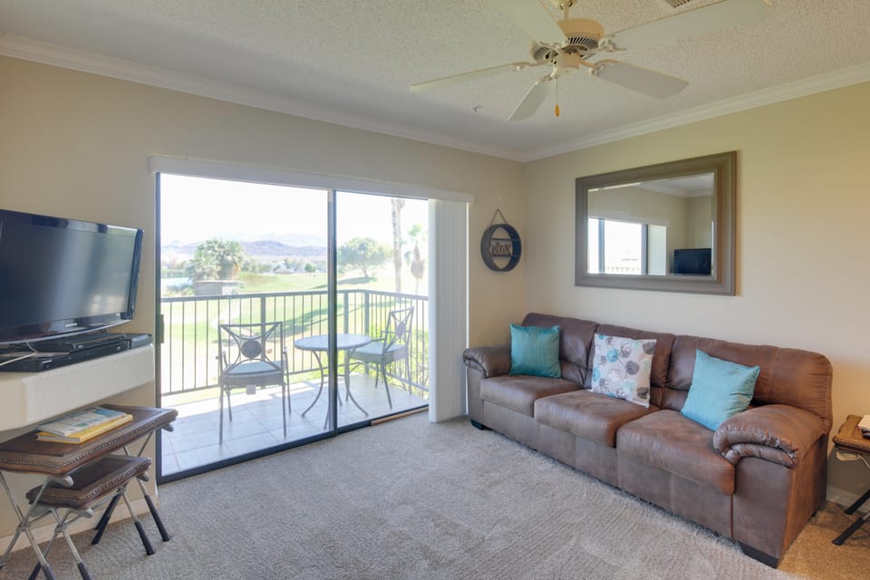Lake Havasu Getaway w/ Golf Course & Lake Views! Apartment in Lake Havasu City