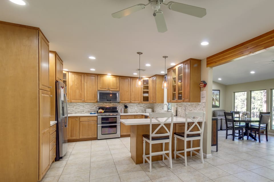 Dog-Friendly Home on Pinetop Lakes Course! House in Arizona