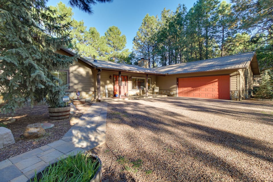 Dog-Friendly Home on Pinetop Lakes Course! House in Arizona