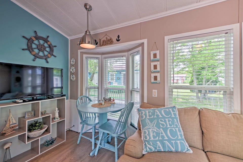 Middle Bass Island Escape: Resort Pool & Bar! Villa in Lake Erie