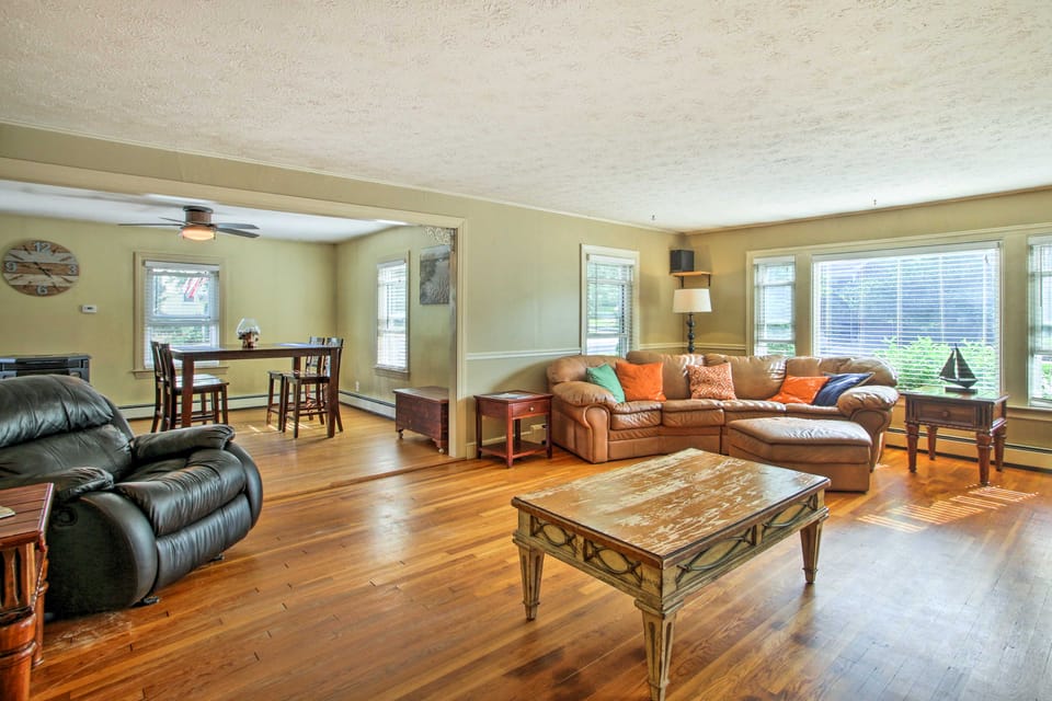 Walk to Beach: Maine Home w/ Hot Tub & Deck! House in Old Orchard Beach