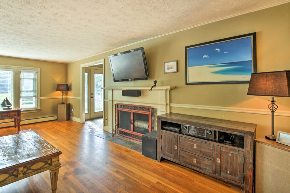 Walk to Beach: Maine Home w/ Hot Tub & Deck! House in Old Orchard Beach