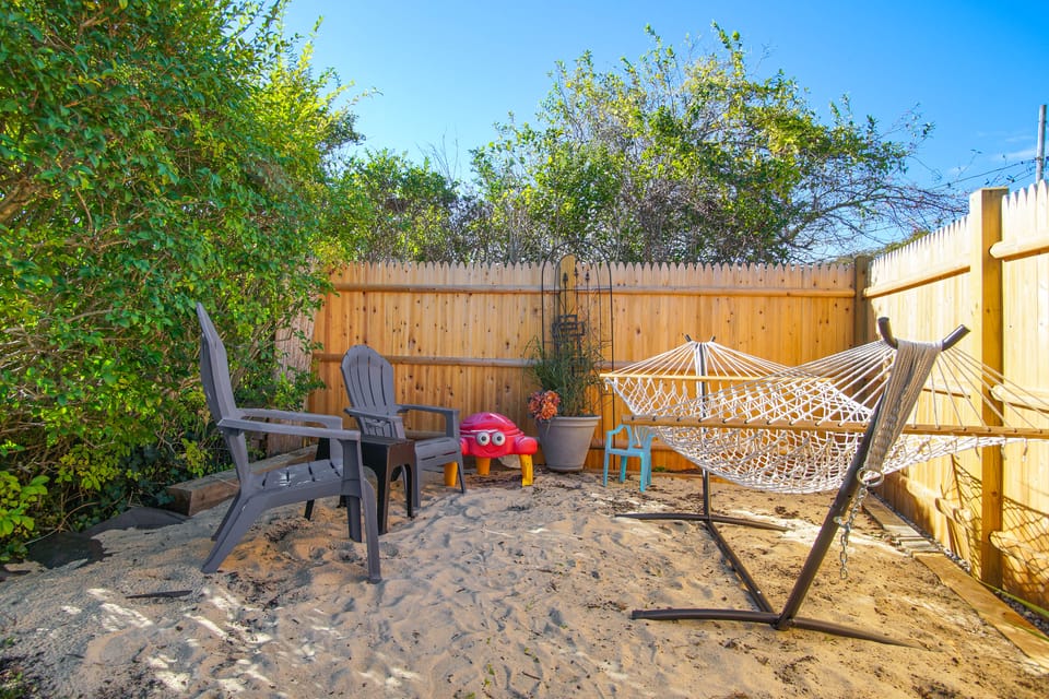 Steps to Eats & Craigville Beach! Cape Cod Cottage Cottage in Barnstable