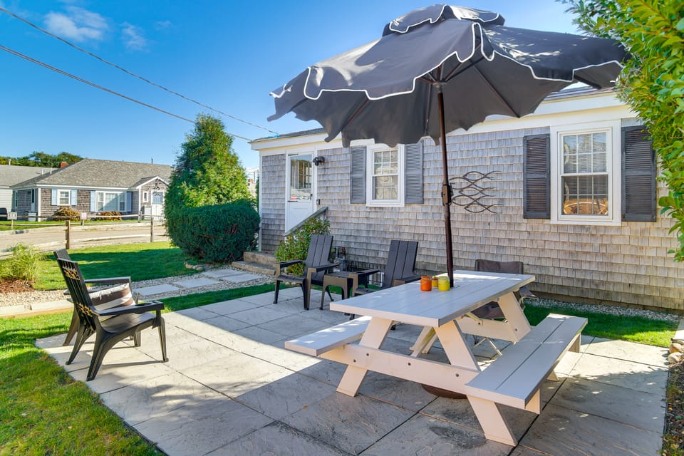 Steps to Eats & Craigville Beach! Cape Cod Cottage Cottage in Barnstable