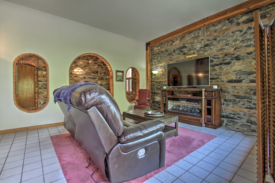 Historic Helena Retreat - Near Dtwn & Mt Helena! House in Helena