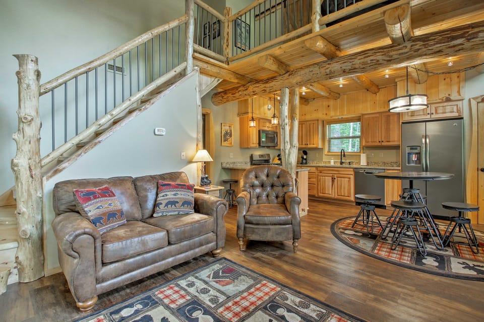 Timber Home: Walk to Slopes & N Conway Shops! House in North Conway
